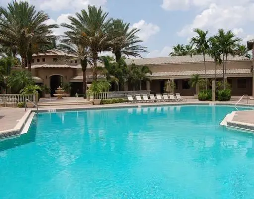 Saturnia-Boca-Raton-clubhouse