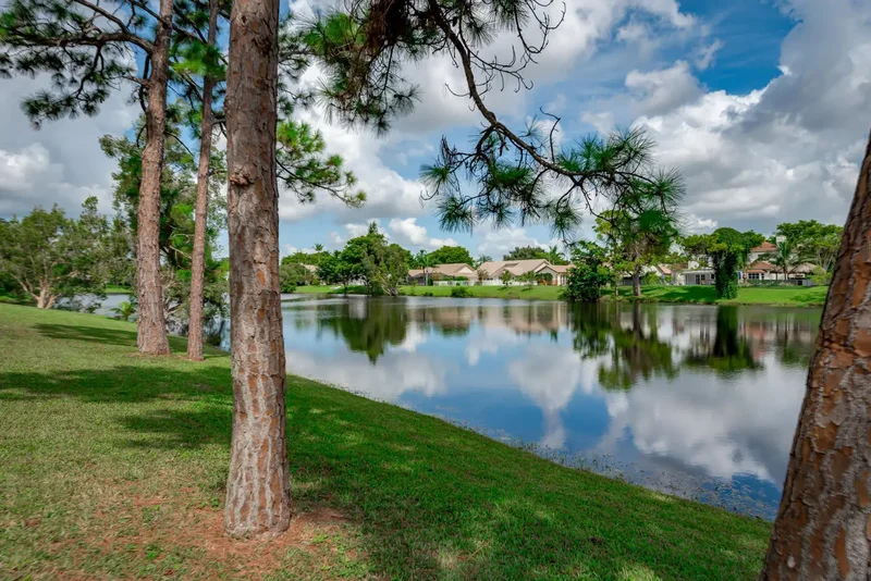 colonnade_boca_raton_lake